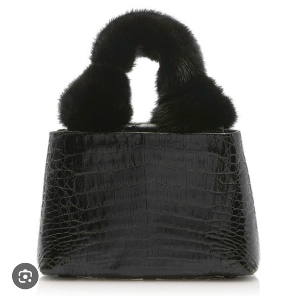 ISO (not selling) Nancy Gonzalez bag - Picture 1 of 1